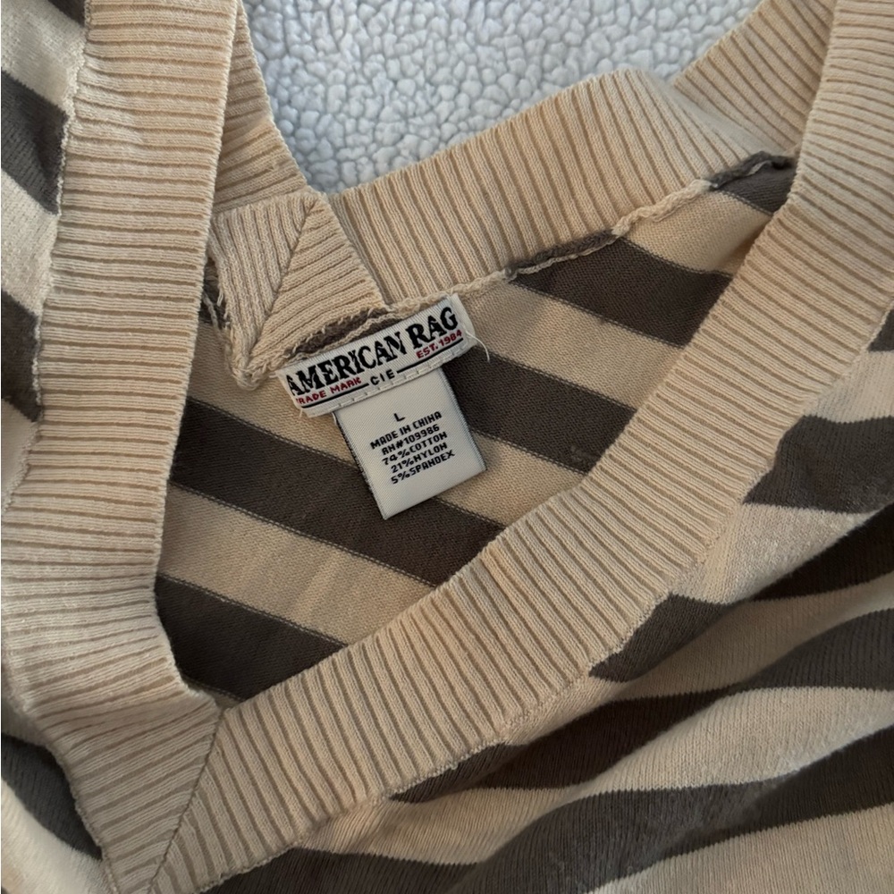 American Rag Woman’s V-Neck large - Cream and Brown Y2K retro